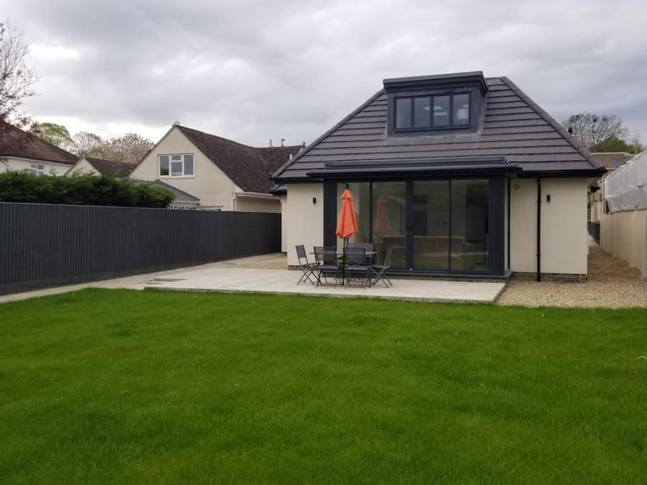 Evergreen Lodge - Two Bed Lux Flat - Parking, Garden, Patio, Wifi, Netflix - Close To Blenheim Palace & Oxford - F3 Kidlington Bagian luar foto