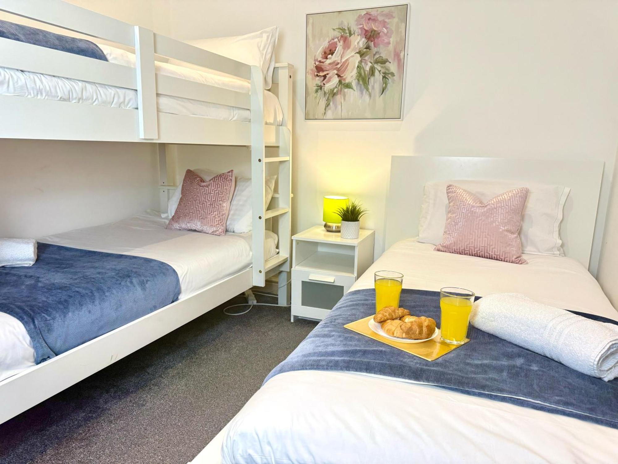 Evergreen Lodge - Two Bed Lux Flat - Parking, Garden, Patio, Wifi, Netflix - Close To Blenheim Palace & Oxford - F3 Kidlington Bagian luar foto