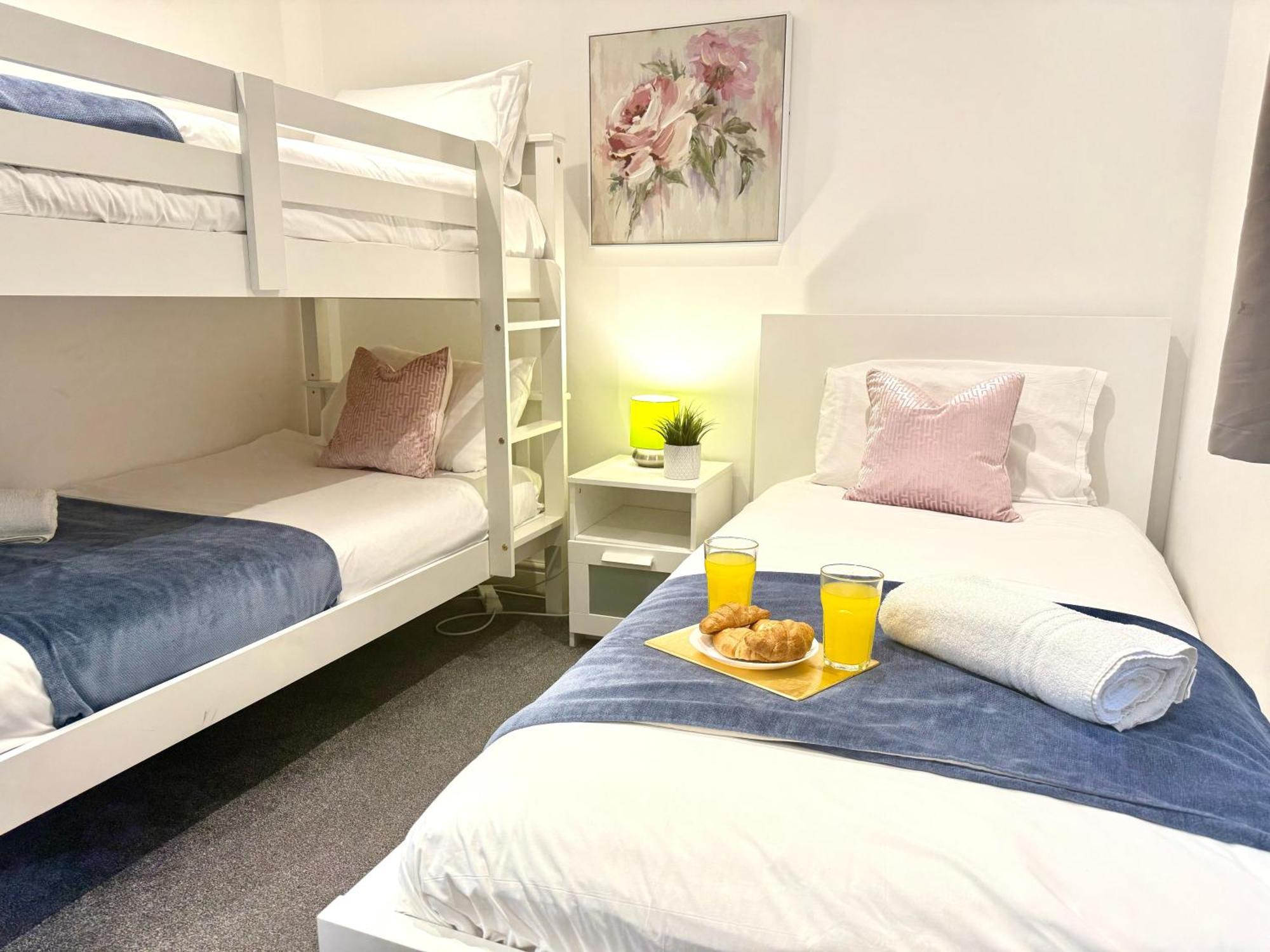 Evergreen Lodge - Two Bed Lux Flat - Parking, Garden, Patio, Wifi, Netflix - Close To Blenheim Palace & Oxford - F3 Kidlington Bagian luar foto