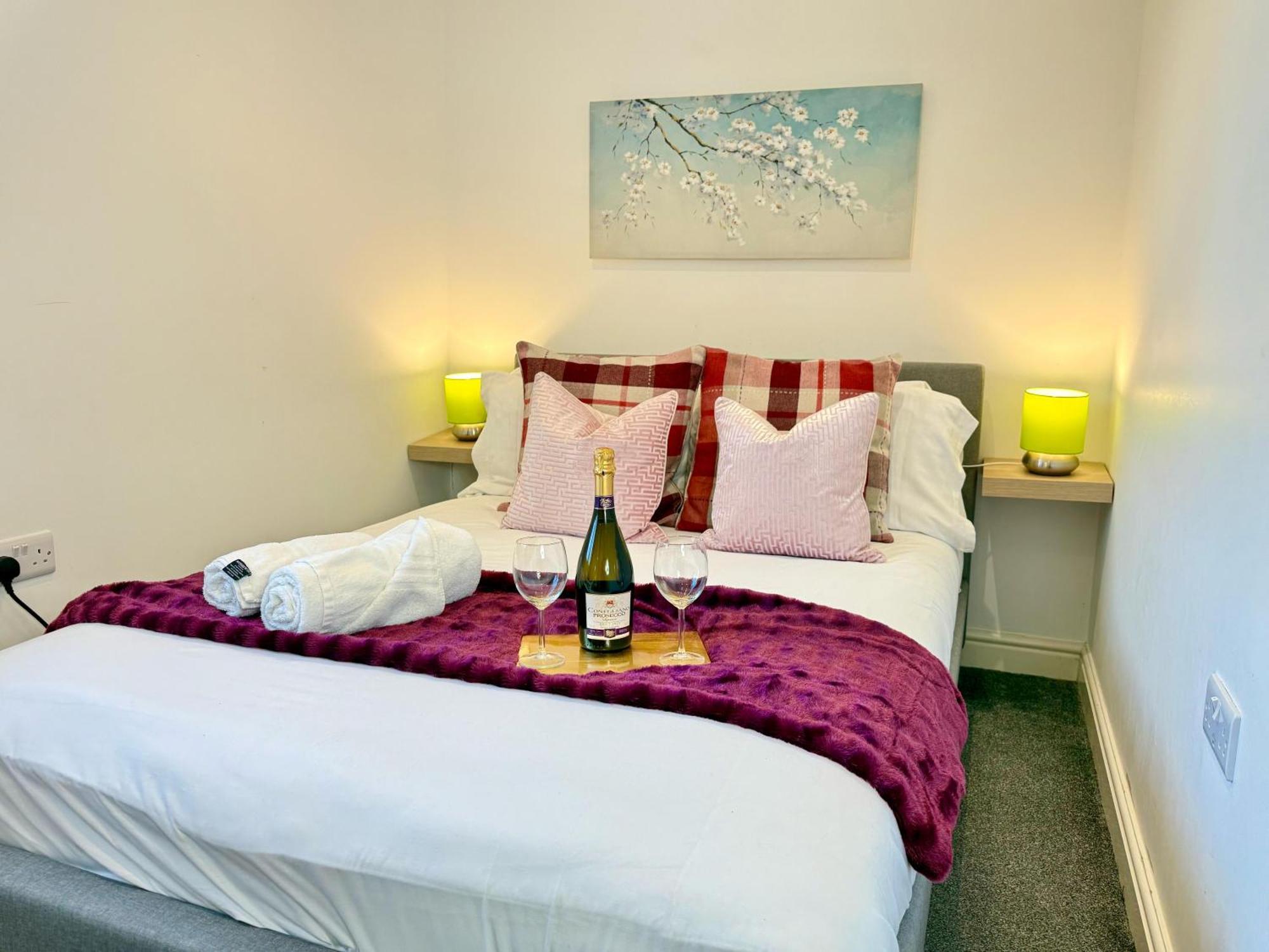 Evergreen Lodge - Two Bed Lux Flat - Parking, Garden, Patio, Wifi, Netflix - Close To Blenheim Palace & Oxford - F3 Kidlington Bagian luar foto