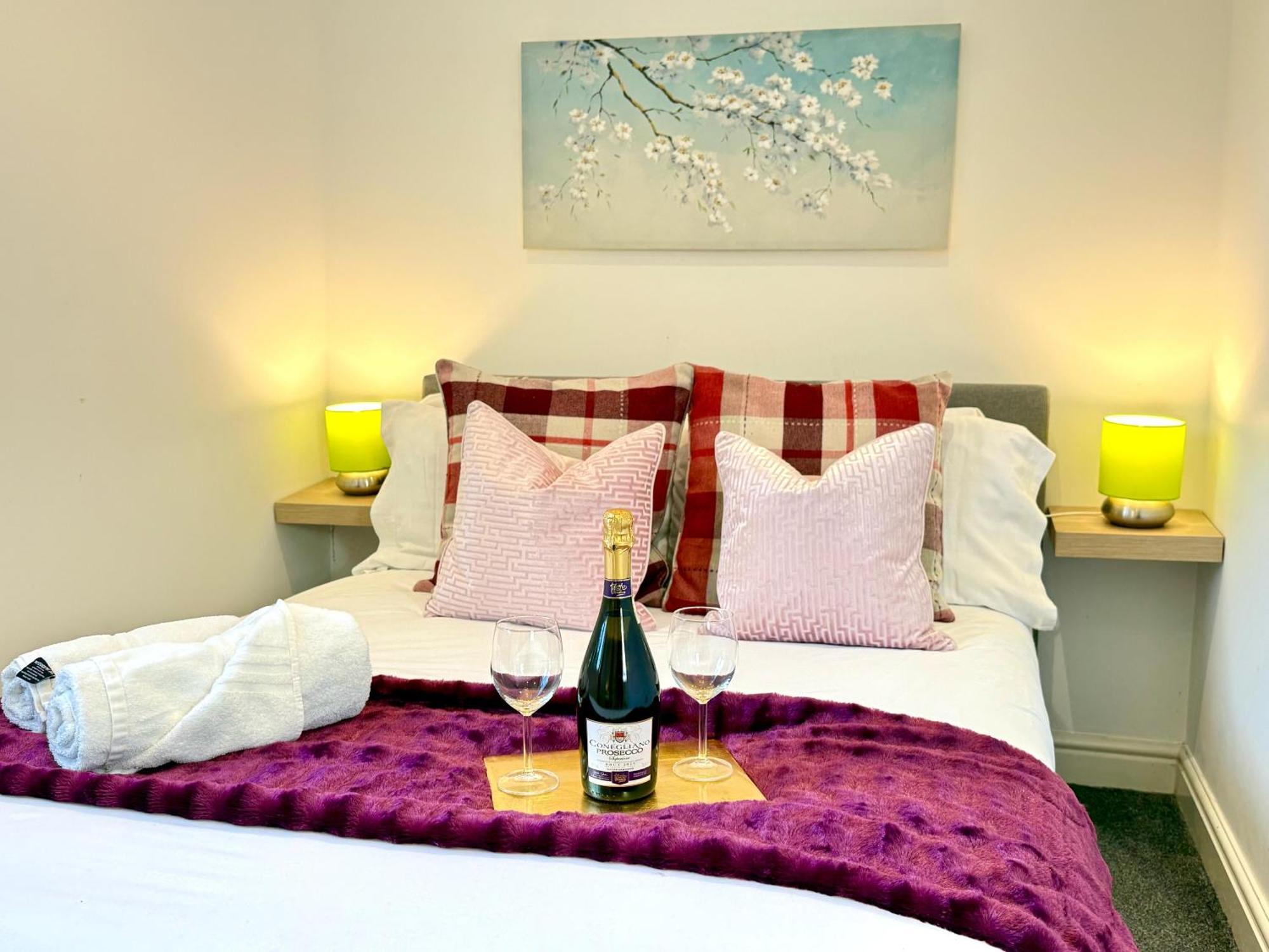 Evergreen Lodge - Two Bed Lux Flat - Parking, Garden, Patio, Wifi, Netflix - Close To Blenheim Palace & Oxford - F3 Kidlington Bagian luar foto